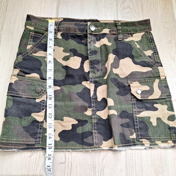 Iris Jeans women's multicolor camouflage print denim cargo mini skirt size large - Picture 6 of 9